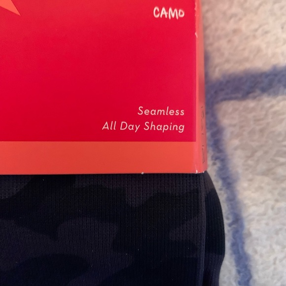 NWT -Spanx Seamless Camo Leggings - Picture 4 of 6